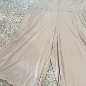 🟢10/$10 - Elegant Women's Tan Pant - Du Jour